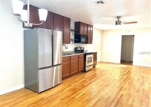 2394 S Orange Ave in Orlando, FL - Building Photo - Building Photo