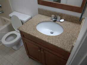 9837 Nob Hill Ct in Sunrise, FL - Building Photo - Building Photo