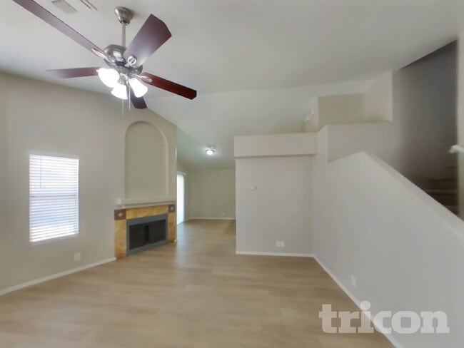 7321 N 69th Ave in Glendale, AZ - Foto de edificio - Building Photo