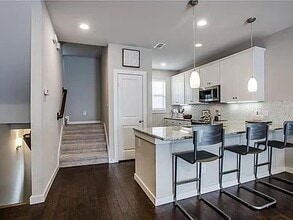 5903 Lindell Ave, Unit D in Dallas, TX - Building Photo - Building Photo