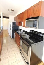 Barrett Square Apartments in Seattle, WA - Building Photo - Building Photo