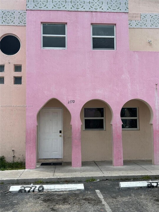 2770 NW 131st St in Opa Locka, FL - Foto de edificio