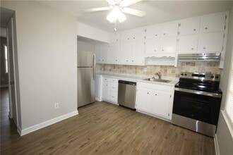 1110 3rd St in Stone Mountain, GA - Foto de edificio - Building Photo