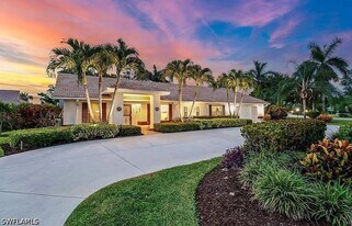 214 Palmetto Dunes Cir in Naples, FL - Building Photo