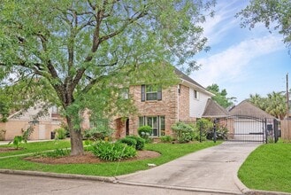 16611 Brenton Oaks Dr in Spring, TX - Building Photo - Building Photo