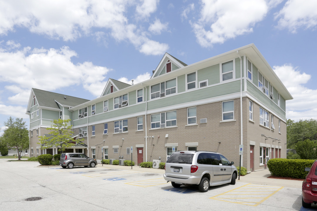 Gustafson Apartments in Waukegan, IL - Building Photo