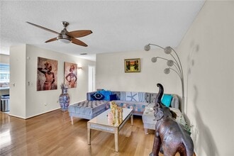 2 Vis Gdns Trl, Unit 202 in Vero Beach, FL - Building Photo - Building Photo