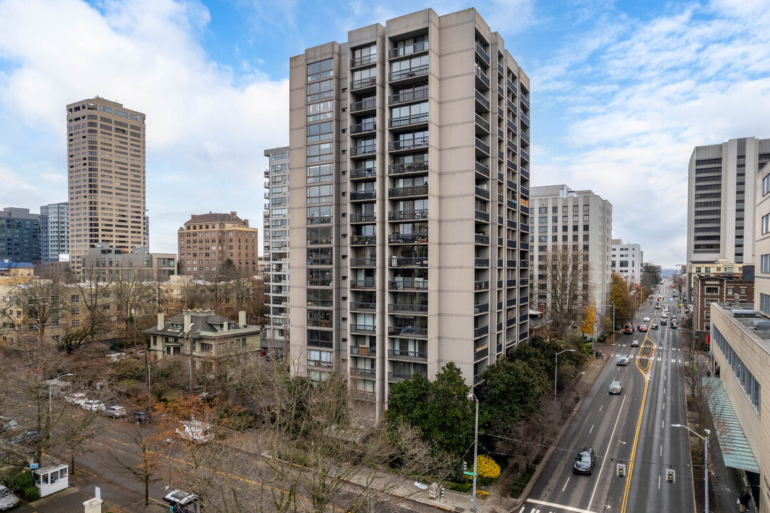 Parkview Plaza in Seattle, WA - Foto de edificio