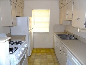 403 NW Greenmeadow Dr in Lawton, OK - Building Photo - Building Photo