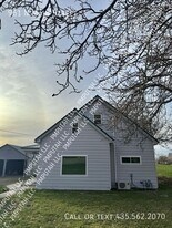 961 N Main St in Willard, UT - Building Photo