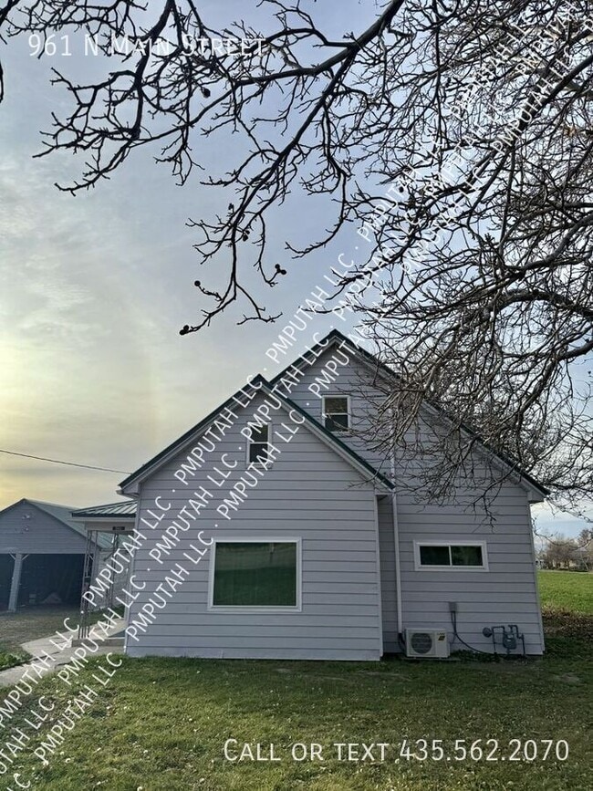 property at 961 N Main St