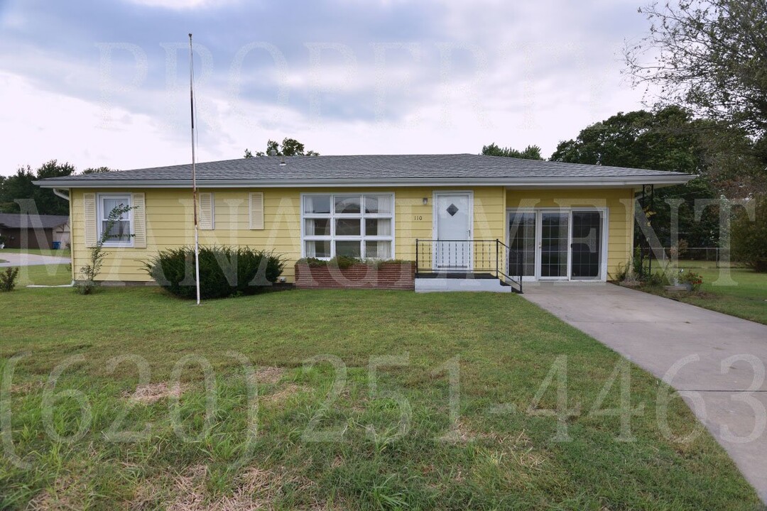 110 S Ohio St in Coffeyville, KS - Building Photo