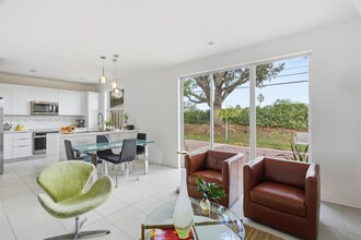 16061 NW 24th St in Pembroke Pines, FL - Foto de edificio - Building Photo