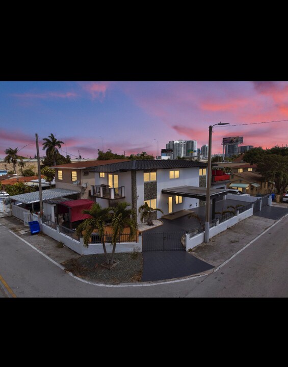 901 NW 22nd Pl in Miami, FL - Foto de edificio