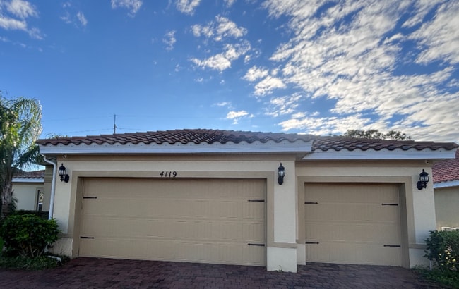 4119 Bella Isle Cir in Kissimmee, FL - Building Photo - Building Photo