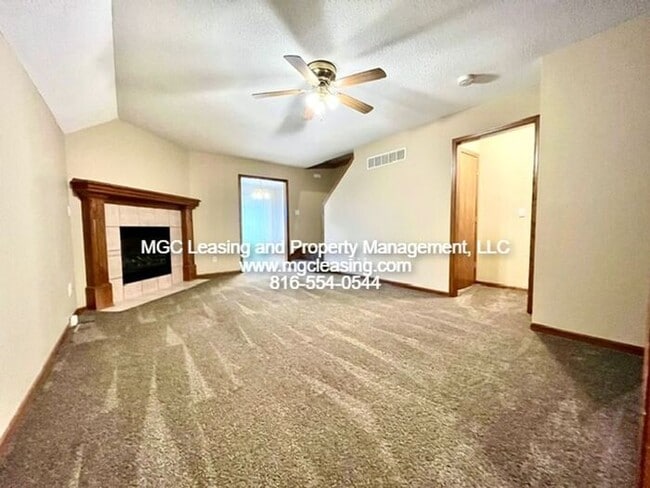 523 N Foxridge Dr in Raymore, MO - Building Photo - Building Photo