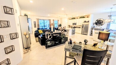 5639 N Honore Ave in Sarasota, FL - Building Photo - Building Photo