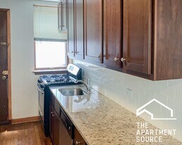 877 W Lill Ave, Unit D3 in Chicago, IL - Building Photo
