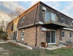 869 Trace Dr, Unit 101 in Buffalo Grove, IL - Building Photo - Building Photo