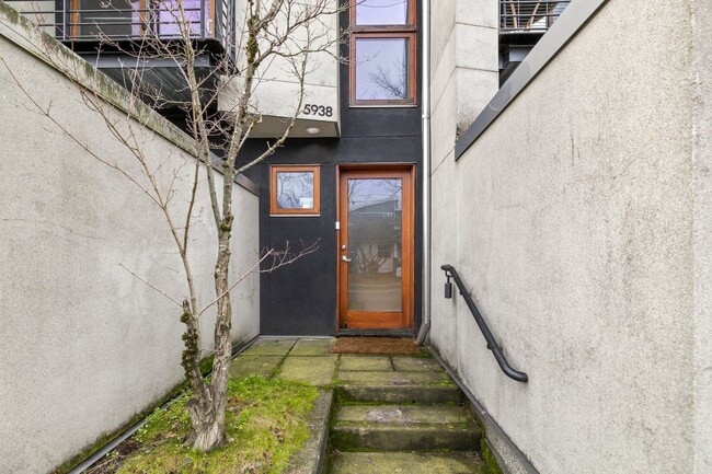 property at 5938 NE Hoyt St