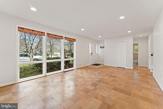 6337 Beryl Rd in Alexandria, VA - Building Photo - Building Photo