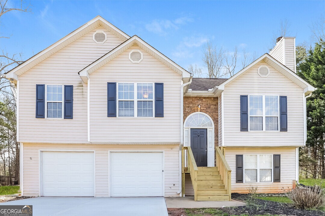7015 Bristol Trail in Cumming, GA - Building Photo