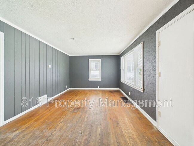 3354 Jackson Ave in Kansas City, MO - Building Photo - Building Photo
