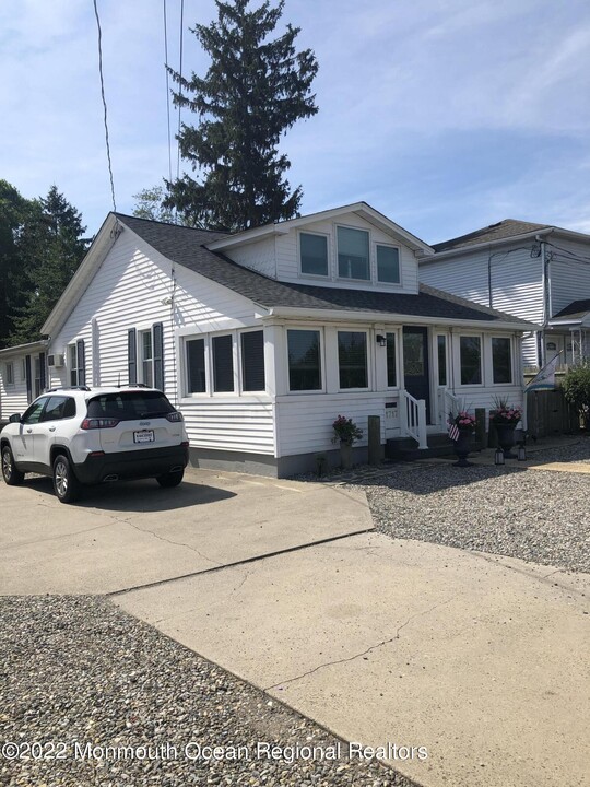 1717 River Rd in Belmar, NJ - Foto de edificio