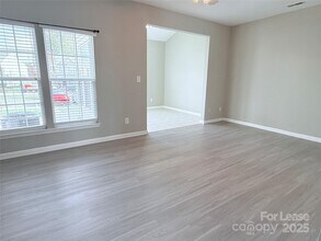 4917 Sunburst Ln in Charlotte, NC - Building Photo - Building Photo