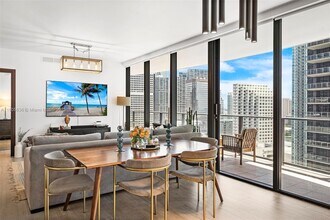 1000 Brickell Plz, Unit 2709 in Miami, FL - Building Photo - Building Photo