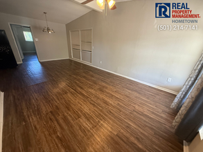 53 Westmont Cir in Little Rock, AR - Foto de edificio - Building Photo