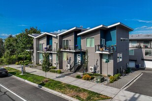 701 Sunset Blvd NE in Renton, WA - Building Photo