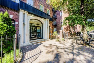 88-11 Elmhurst Ave in Elmhurst, NY - Building Photo - Building Photo