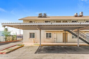 2615 E Greenway Rd in Phoenix, AZ - Building Photo