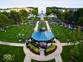 12926 University Crescent in Carmel, IN - Foto de edificio - Building Photo