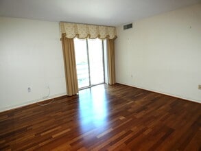 380 Place Ln in Woburn, MA - Building Photo - Building Photo