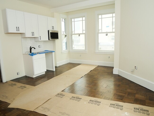 property at 257 W Newton St