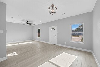 12009 Meadowgreen St in Houston, TX - Building Photo - Building Photo