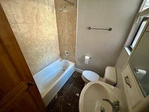 1140 E Marquette Rd, Unit 2D in Chicago, IL - Building Photo - Building Photo