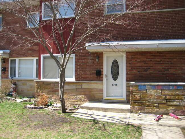 property at 170 E Northwest Hwy