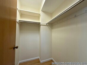 35 Vernon St, Unit 204 in Brookline, MA - Building Photo - Building Photo