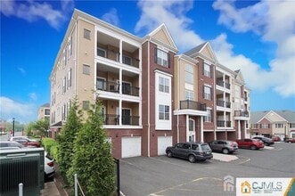 613 Doral Ct in Piscataway, NJ - Building Photo - Building Photo