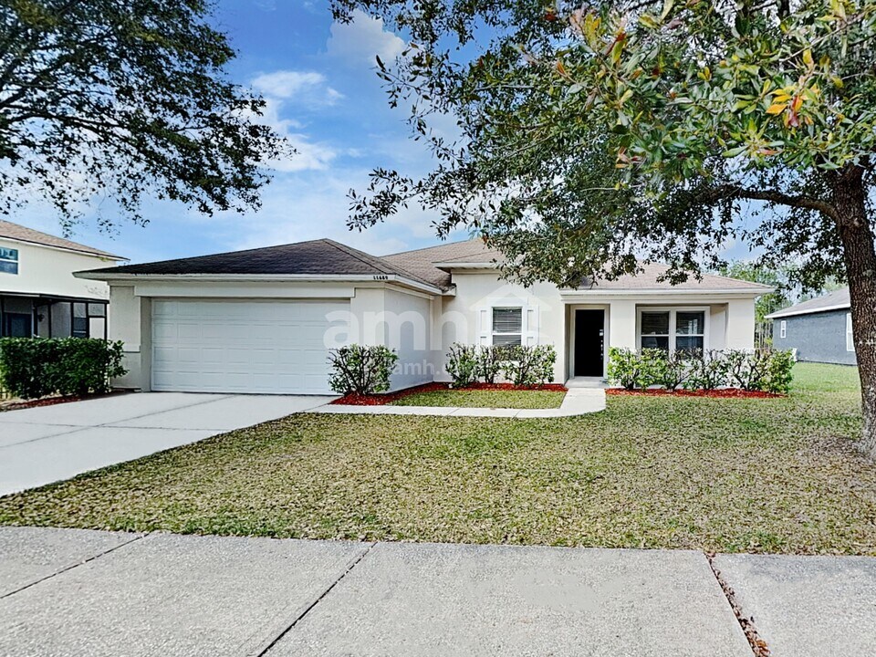11689 Brian Lakes Dr N in Jacksonville, FL - Building Photo