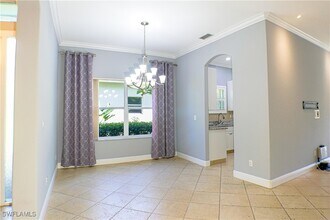 821 Vistana Cir in Naples, FL - Foto de edificio - Building Photo