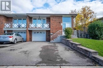 2559 Kingsberry Crescent in Mississauga, ON - Building Photo - Building Photo