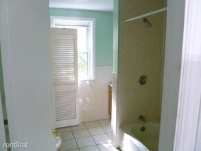 12 Verndale St-Unit -# 2 in Brookline, MA - Building Photo - Building Photo