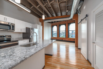 One Webster's Landing in Syracuse, NY - Building Photo - Interior Photo