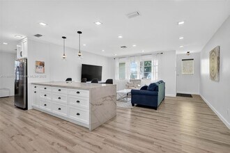 1820 N 56th Ave in Hollywood, FL - Building Photo - Building Photo