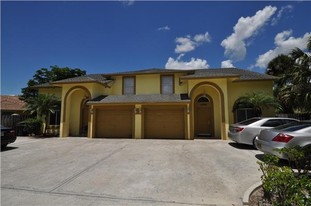 Wellington Villas in Wellington, FL - Building Photo