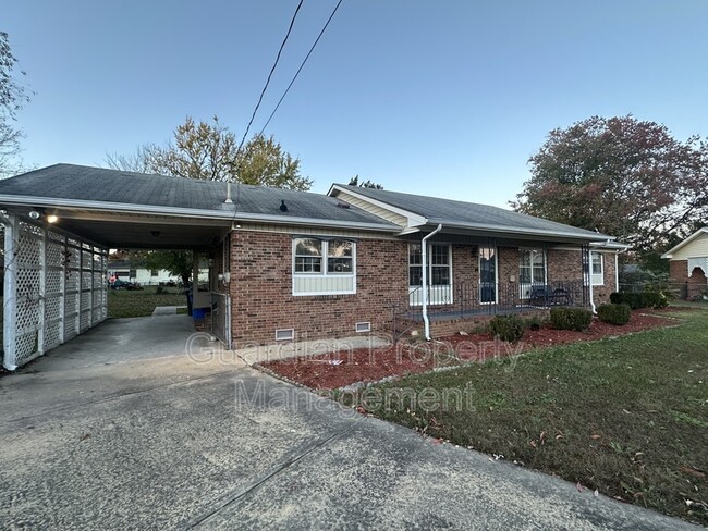 5317 Flagstone Ct in Fayetteville, NC - Foto de edificio - Building Photo